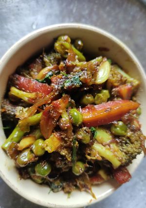 মিক্স ভেজ(Mix veg recipe in Bengali) রেসিপির প্রধান ছবি