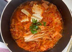 Foto resep Sundubu Jigae (Sup Tahu Pedas Korea / Korean Spicy Soft Tofu Stew)