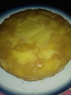 Una foto de Torta de manzana invertida♡
