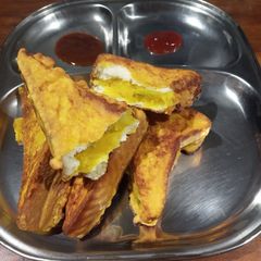 A picture of Potato Bread Pakora.