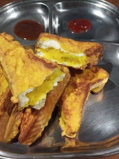 A picture of Potato Bread Pakora.