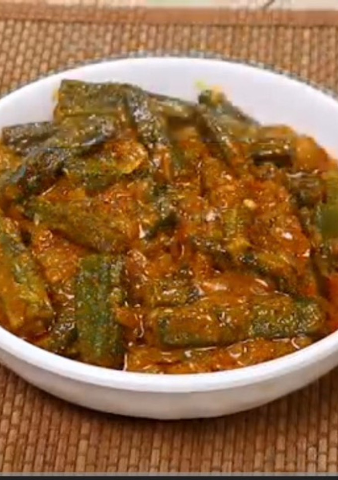 ભીંડી મસાલા (Bhindi Masala Recipe In Gujarati) રેસીપી મુખ્ય ફોટો