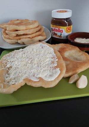 O poză a rețetei Langoşi.
