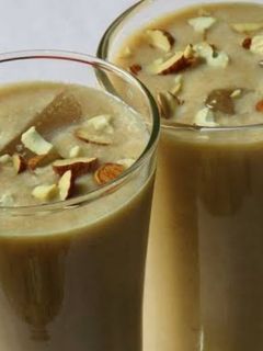 चिकू मिल्कशेक (Chikoo milk shake recipe in marathi) रेसिपी चे मुख्य फोटो 