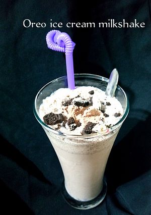 A picture of Oreo ice cream milkshake.