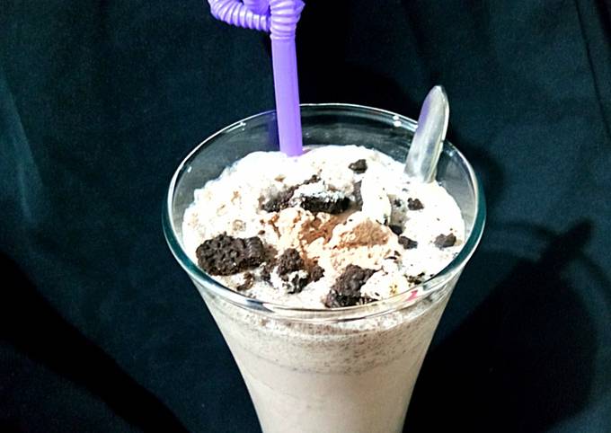 Oreo ice cream milkshake