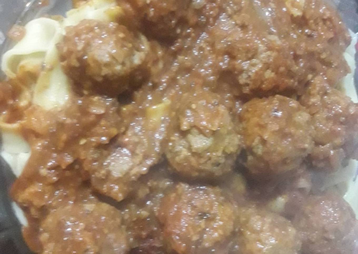 Fideos caseros con tuco y albóndigas