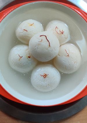 રસગુલ્લા (Rasgulla Recipe In Gujarati) રેસીપી મુખ્ય ફોટો