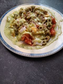 Una foto de Ensalada de patatas con salsa verde