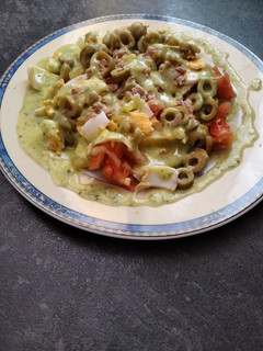 Una foto de Ensalada de patatas con salsa verde