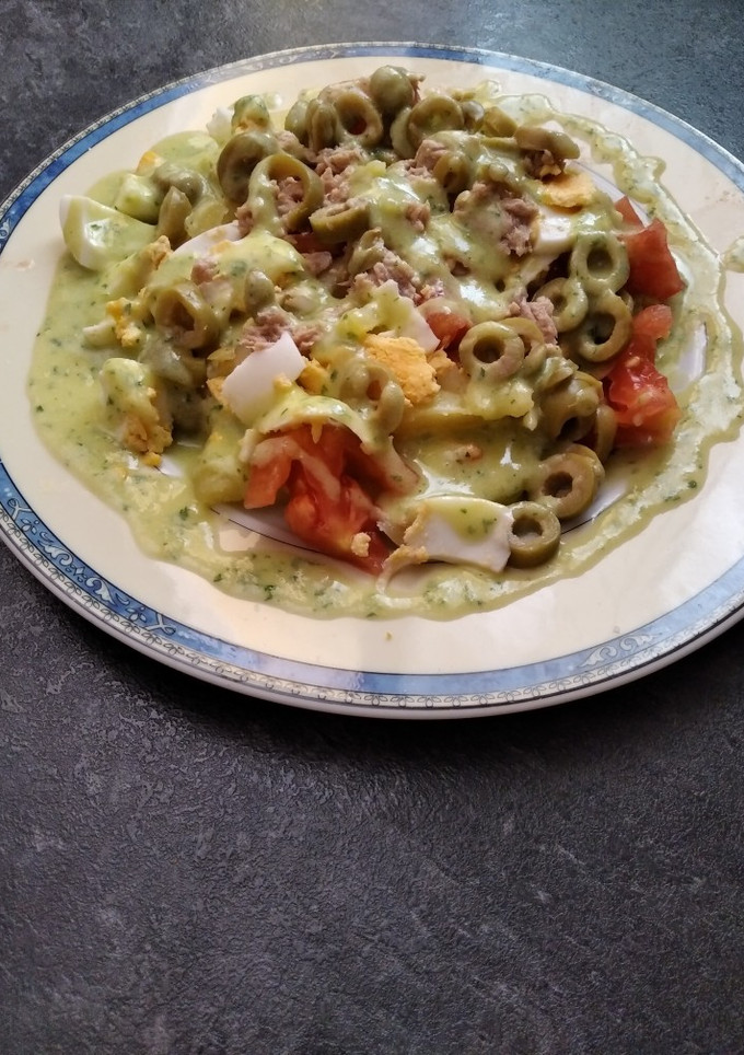 Una foto de Ensalada de patatas con salsa verde