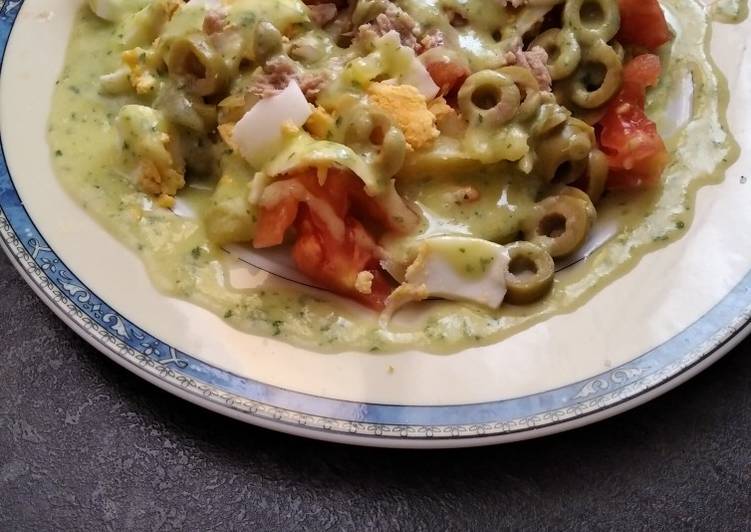 Ensalada de patatas con salsa verde