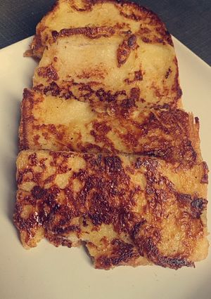 A picture of French toast.