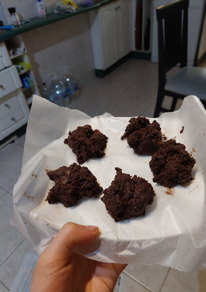 Una foto de Bolitas de brownie keto