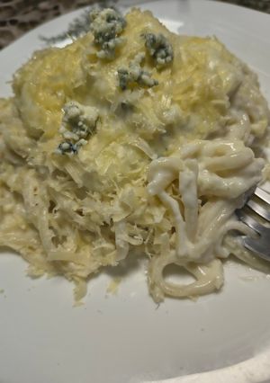 Una foto de Pasta Con Salsa Blanca Y Quesos / Clásicos Argentinos