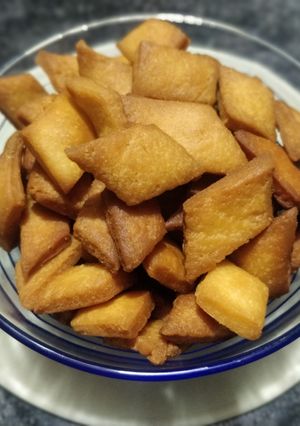 शंकरपाळी (SHANKRPALI RECIPE IN MARATHI) रेसिपी चे मुख्य फोटो 