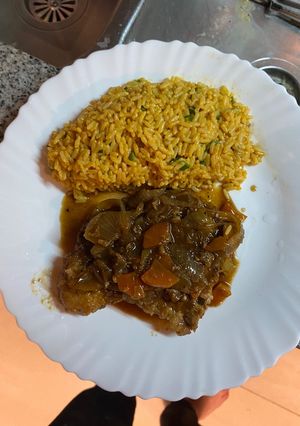 Una foto de Bife de cerdo agridulce con arroz