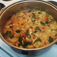 A picture of Tuscan Style Tortellini Soup.