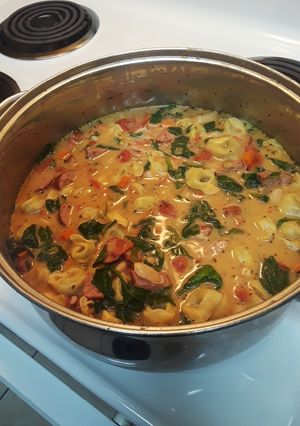 A picture of Tuscan Style Tortellini Soup.