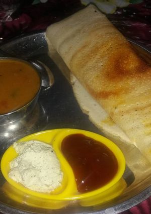A picture of Dosa sambhar with nariyal ki chutney.
