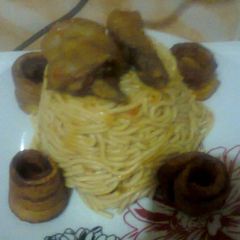 A picture of Spaghetti Delight with Fried Chicken & Fried Ripe Plantain rings.