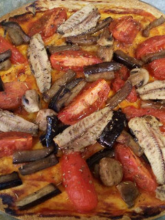 Una foto de Coca de escalivada y sardinas