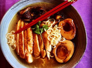 Foto principal de Ramen miso de pollo y shiitake