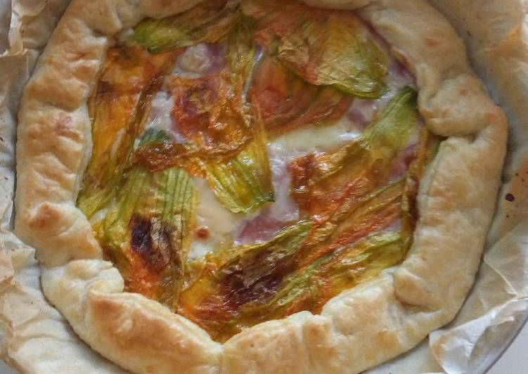 Torta salata con fiori di zucca