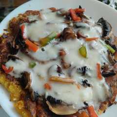 Pizza de champiñones y pimientos con masa de zanahoria y coliflor🍕🧀🍳🥕🍄‍🟫🫑-レシピのメイン写真