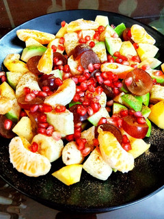 स्ट्रीट स्टाइल फ्रूट चाट (Street style fruit chat recipe in Hindi) रेसिपी मुख्य फोटो