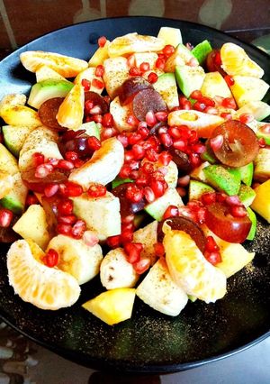 स्ट्रीट स्टाइल फ्रूट चाट (Street style fruit chat recipe in Hindi) रेसिपी मुख्य फोटो
