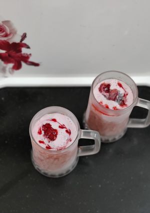 A picture of 🍓Fresh Strawberry Shake🍓.