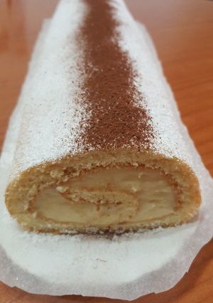 A picture of Swiss Roll with Pastry Cream.