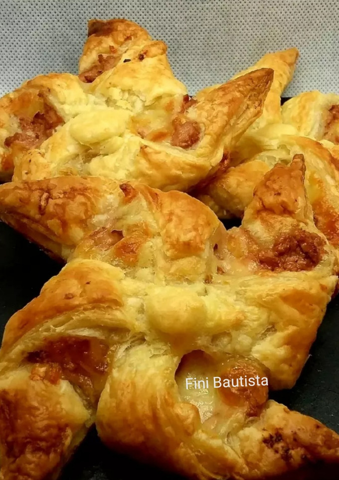 Una foto de Hojaldre molinillos de paté y queso