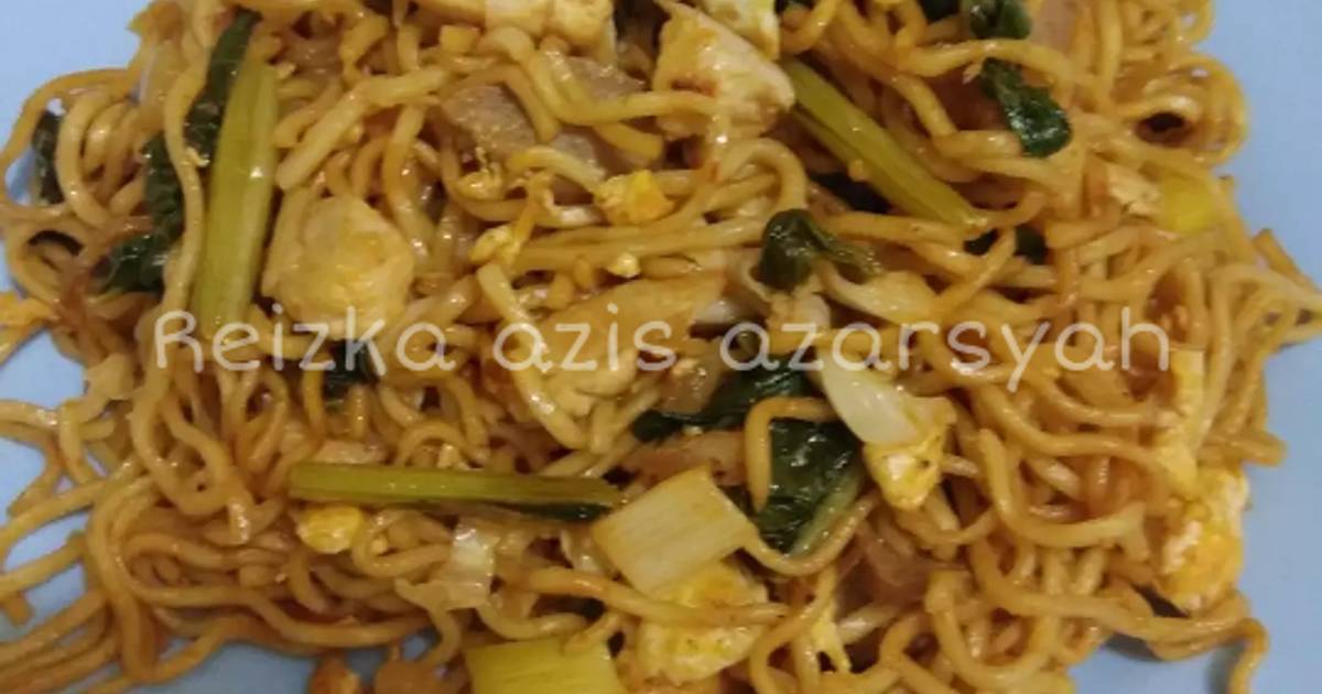 Resep Mie goreng ayam baso oleh Reizka Azis Azarsyah - Cookpad
