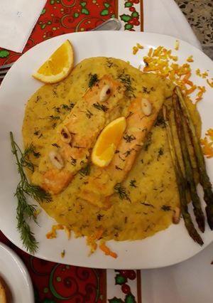 Una foto de Lomos de salmón a la naranja