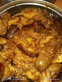 अचारी बैंगन (Achari baingan recipe in Hindi) रेसिपी मुख्य फोटो