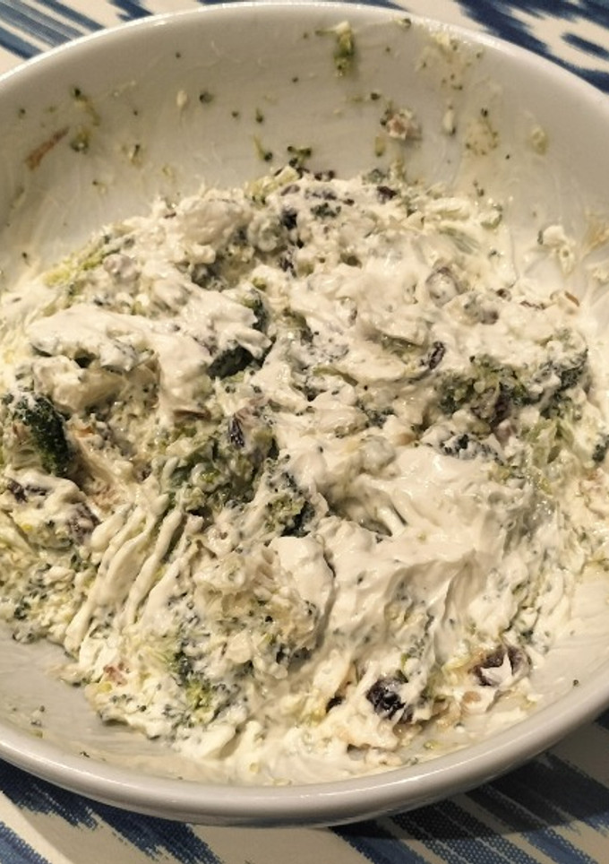 Una foto de Ensalada de brócoli y yogurt