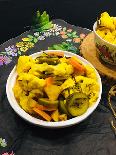 عکسی از دستور ترشی گل کلم