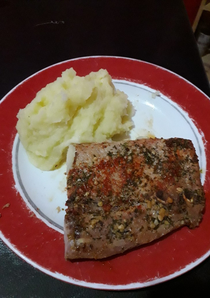 Una foto de Cerdo al horno con puré