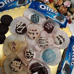 A picture of Nutella stuffed oreo truffles.