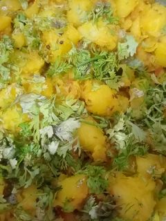 बटाटा उसळ (batata usal recipe in marathi) रेसिपी चे मुख्य फोटो