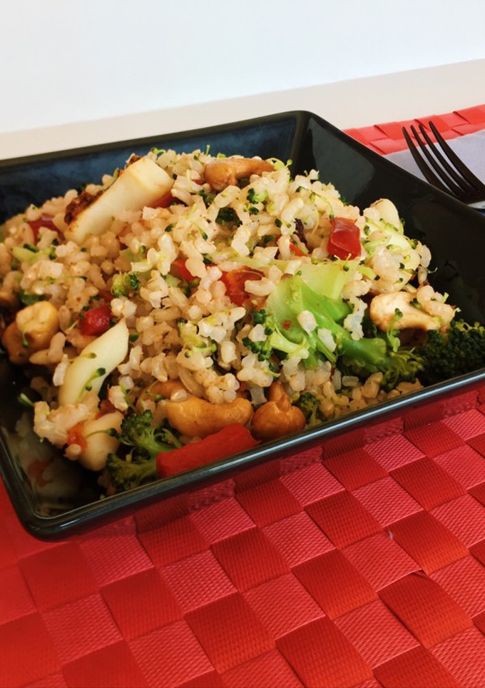 Una foto de Arroz integral con potón y brócoli