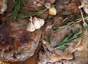Una foto de Rib eye steak