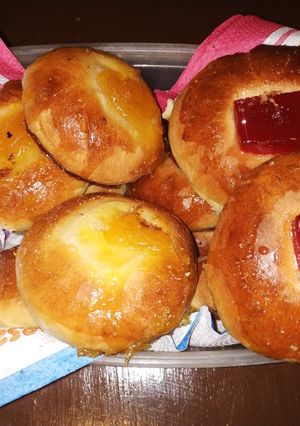 Una foto de Facturas con dulce de batata/membrillo