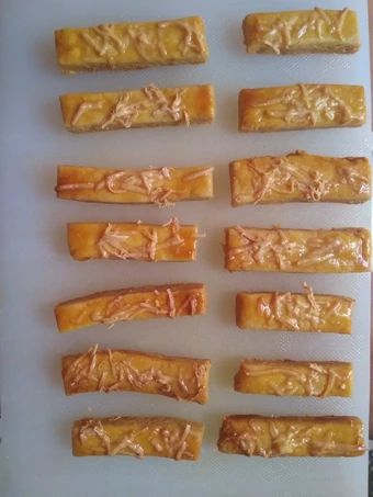 Langkah Mudah untuk Membikin Resep Kastengel takaran sendok no oven no telur yang Sempurna Anti Ribet, Mantap Sekali