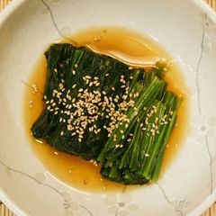 A picture of Japanese Spinach Salad (ほうれん草おひたし) Easy Recipe with Gluten Free Option.