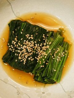 A picture of Japanese Spinach Salad (ほうれん草おひたし) Easy Recipe with Gluten Free Option.