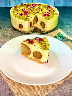 குலோப் ஜாமுன் சீஸ் கேக் (Gulab jamun cheese cake recipe in tamil) செய்முறை முக்கிய புகைப்படம்