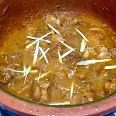 A picture of Chicken Karahi in Handi.